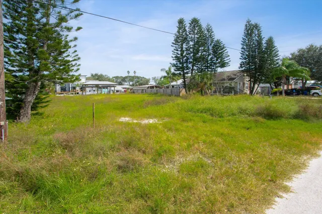 a view of outdoor space with garden view