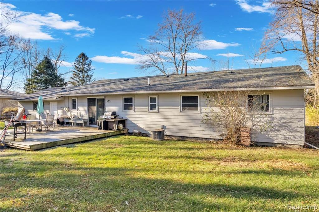 1240 Farnsworth Road Lapeer, MI 48446 - Photo 17 of 20 Gallery Image 17