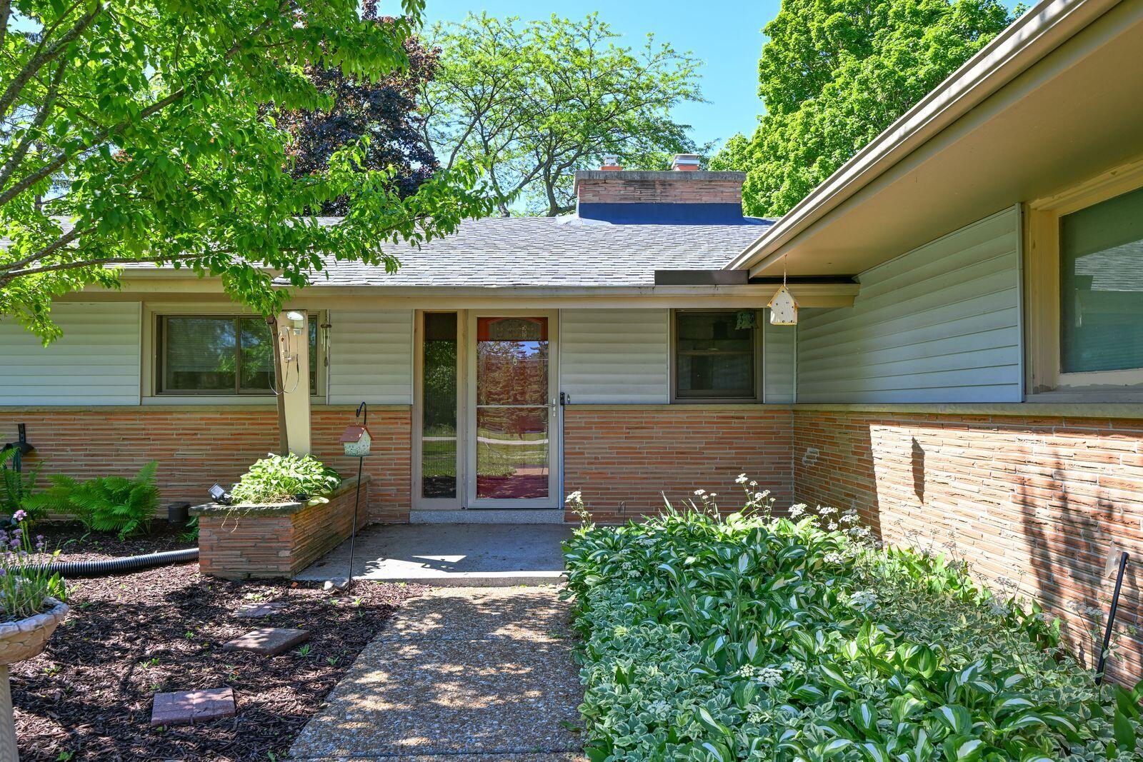 611 West Mequon Road Mequon, WI 53092 - Photo 9 of 36 6