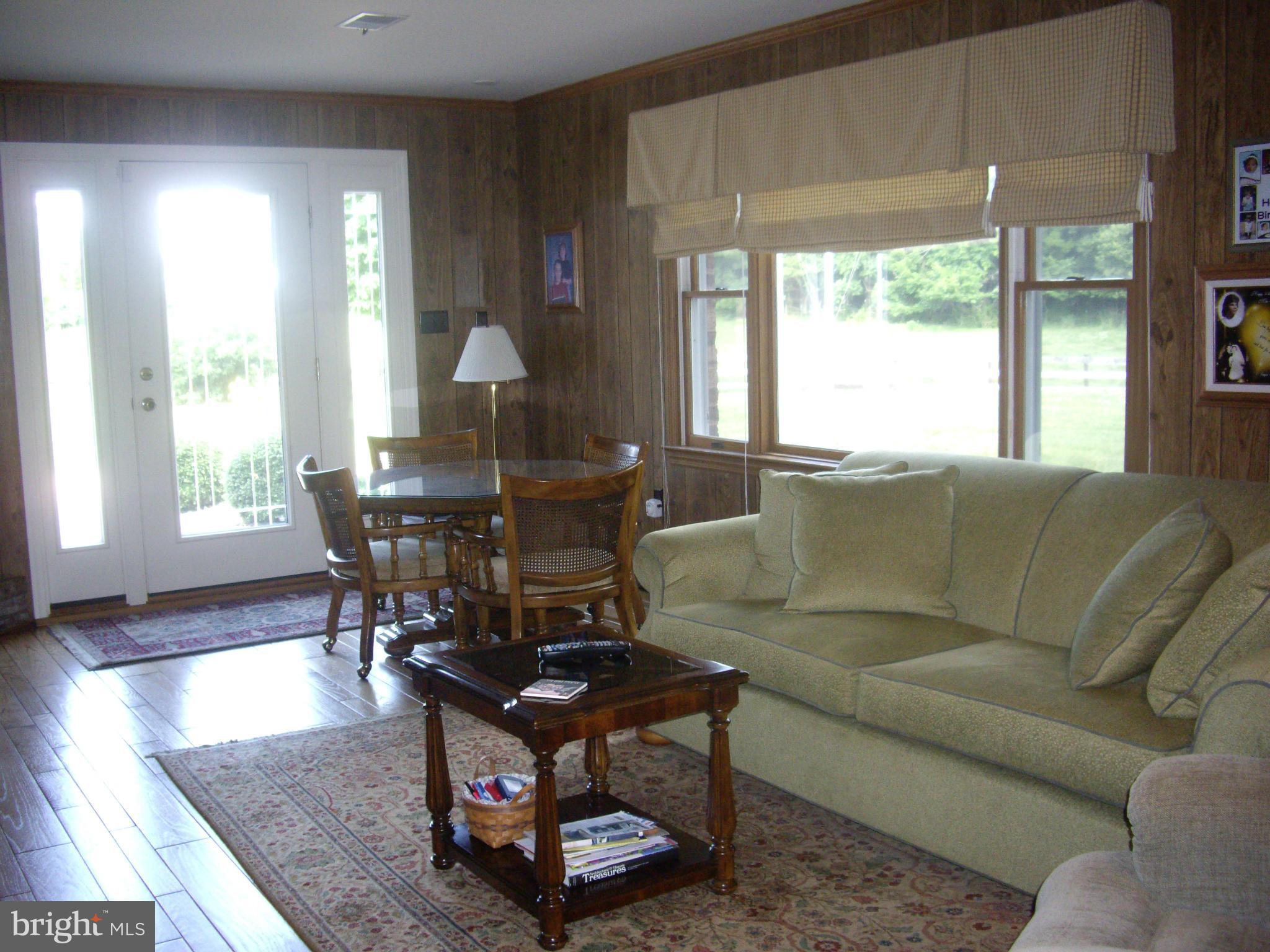 15307 Dellinger Road Williamsport, MD 21795 - Photo 19 of 29 Family Room