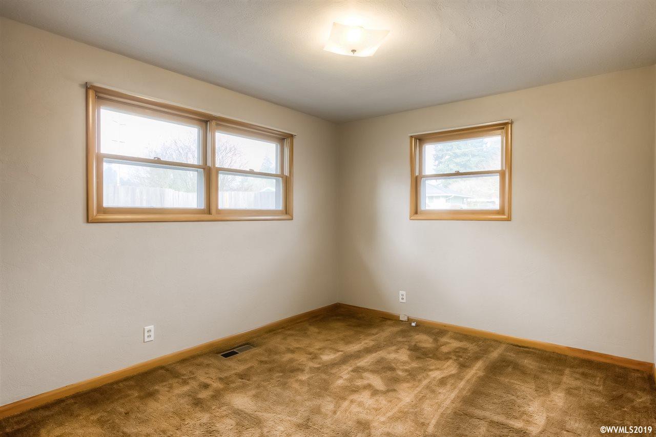 4017 Lone Oak Road Southeast Salem, OR 97302 - Photo 24 of 31 Gallery Image 24