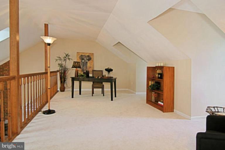 11978 Grey Squirrel Lane Reston, VA 20194 - Photo 13 of 21 Loft