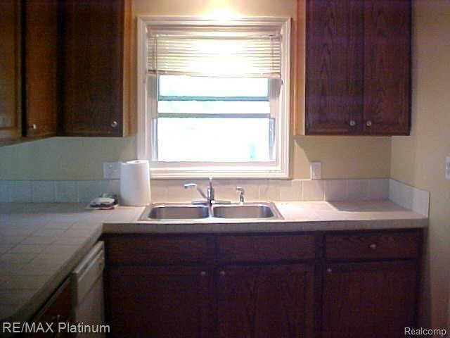 522 East Clinton Street Howell, MI 48843 - Photo 4 of 7