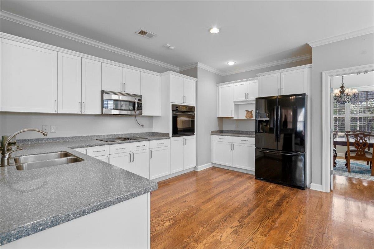1495 Kimbrough Road Germantown, TN 38138 - Photo 12 of 31 Kitchen with crown molding, visible vents, black appliances, and a sink