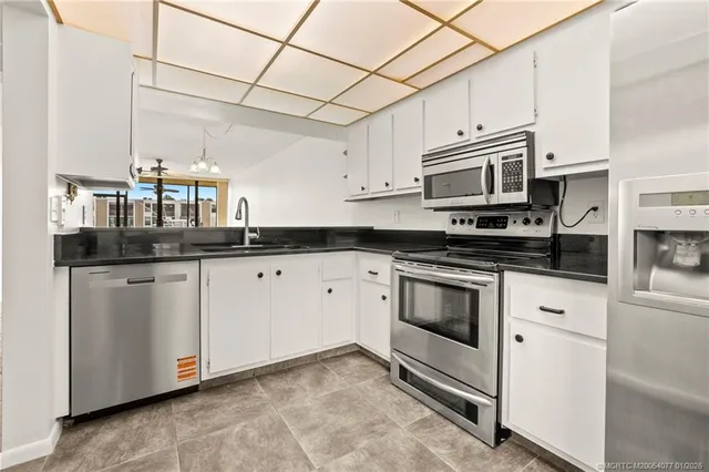 $299,900 | 1950 Southwest Palm City Road, Unit 6105, Stuart, FL 34994