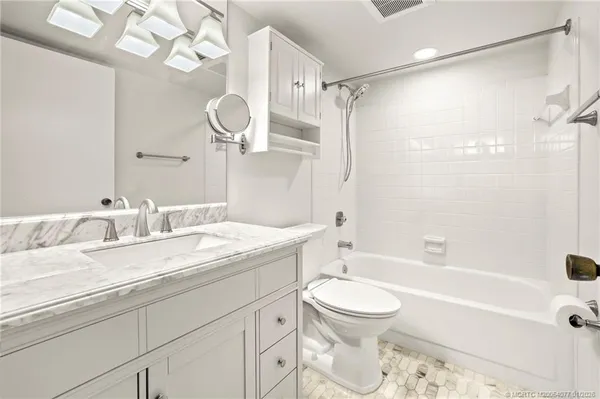 $285,000 | 1950 Southwest Palm City Road, Unit 6105, Stuart, FL 34994