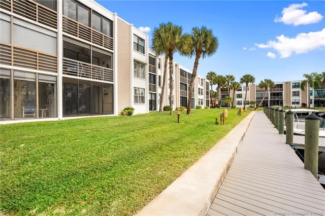 $299,900 | 1950 Southwest Palm City Road, Unit 6105, Stuart, FL 34994