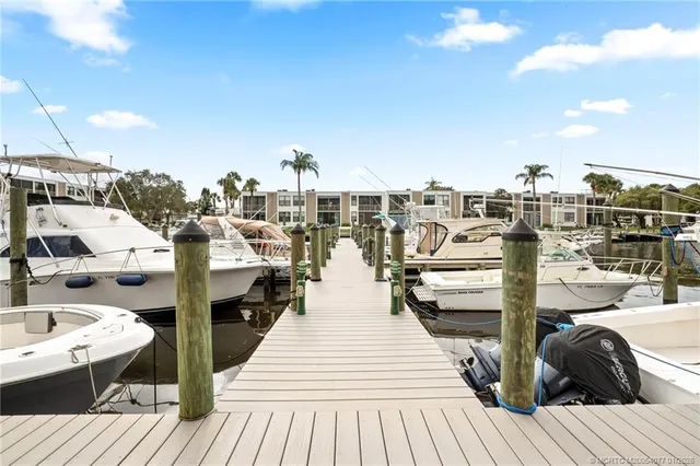 $299,900 | 1950 Southwest Palm City Road, Unit 6105, Stuart, FL 34994