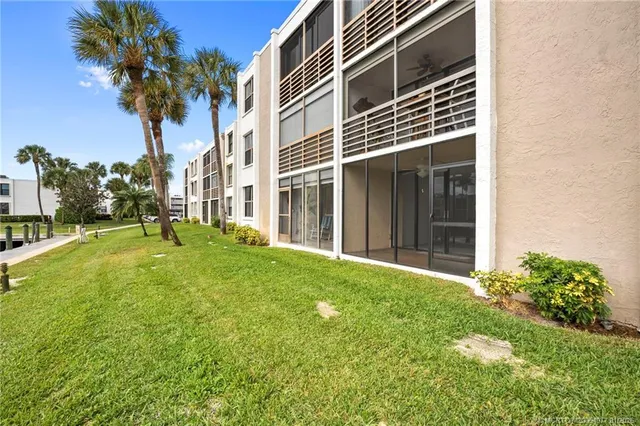 $299,900 | 1950 Southwest Palm City Road, Unit 6105, Stuart, FL 34994