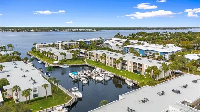 $299,900 | 1950 Southwest Palm City Road, Unit 6105, Stuart, FL 34994