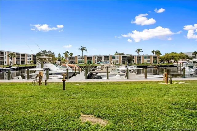 $299,900 | 1950 Southwest Palm City Road, Unit 6105, Stuart, FL 34994
