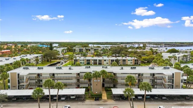 $299,900 | 1950 Southwest Palm City Road, Unit 6105, Stuart, FL 34994