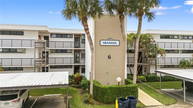 $299,900 | 1950 Southwest Palm City Road, Unit 6105, Stuart, FL 34994