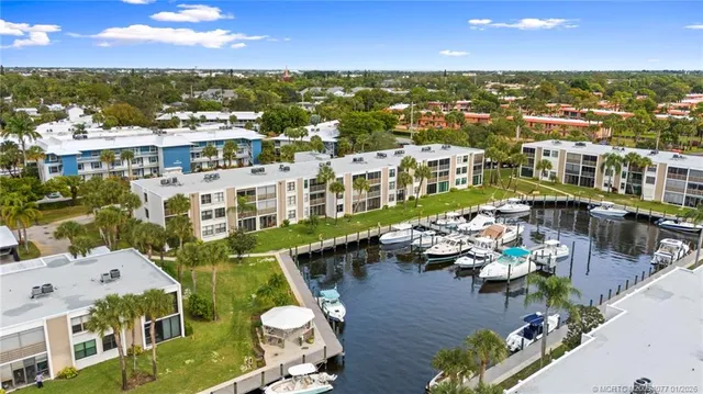 $299,900 | 1950 Southwest Palm City Road, Unit 6105, Stuart, FL 34994