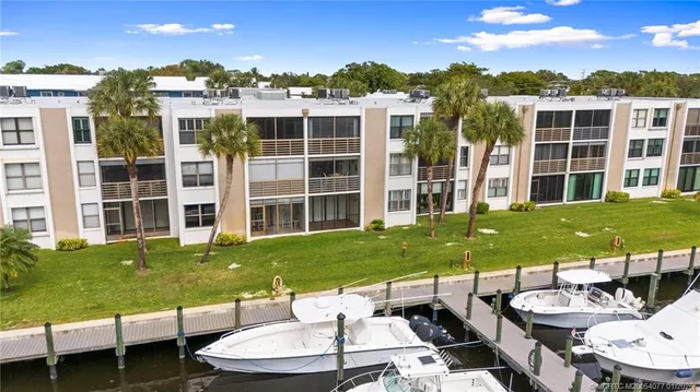 $299,900 | 1950 Southwest Palm City Road, Unit 6105, Stuart, FL 34994