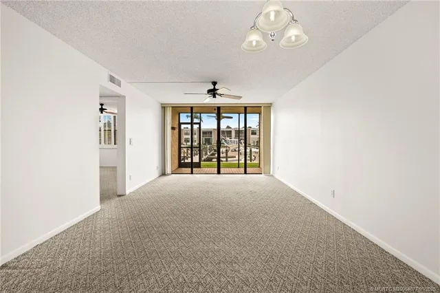 $299,900 | 1950 Southwest Palm City Road, Unit 6105, Stuart, FL 34994