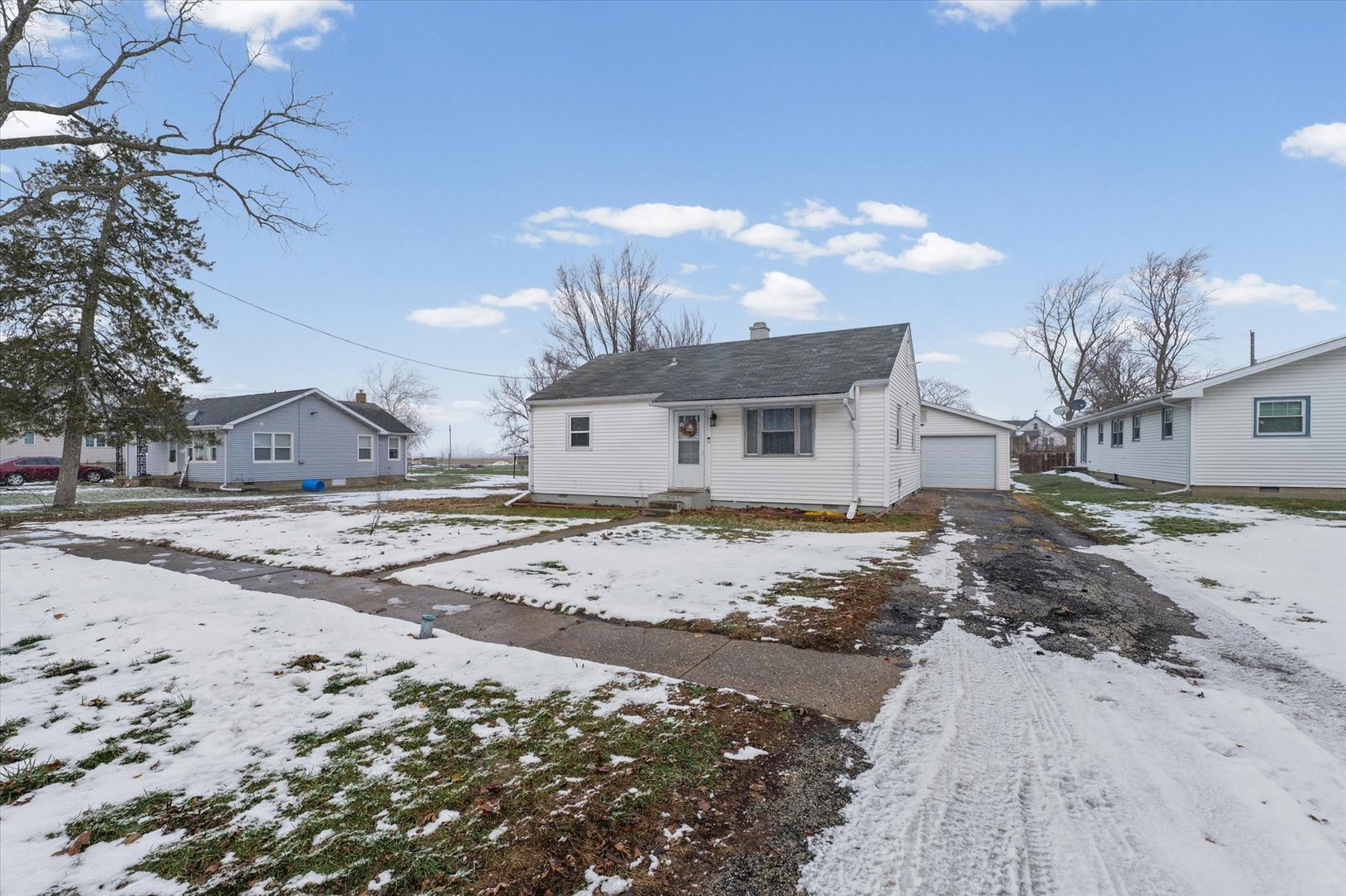 310 East Main Street Buckley, IL 60918 - Photo 22 of 28 a view of a dry yard with hanging chair