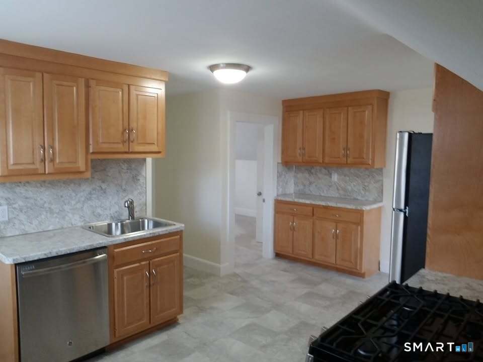 51 Wallace Row Wallingford, CT 06492 - Photo 3 of 16