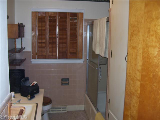 392 Inwood Road Asheboro, NC 27205 - Photo 13 of 16 Bath. Full Bath