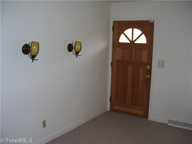 392 Inwood Road Asheboro, NC 27205 - Photo 3 of 16 Entry. Foyer