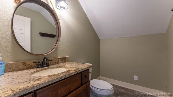 $725,000 | 135 Windjammer Estates Drive, Lake Ozark, MO 65049