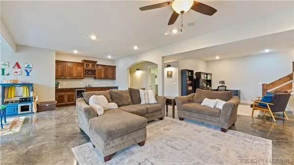 $725,000 | 135 Windjammer Estates Drive, Lake Ozark, MO 65049
