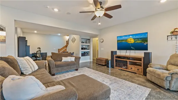$725,000 | 135 Windjammer Estates Drive, Lake Ozark, MO 65049