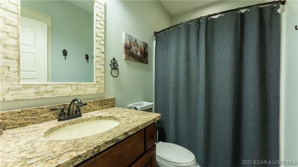 $725,000 | 135 Windjammer Estates Drive, Lake Ozark, MO 65049