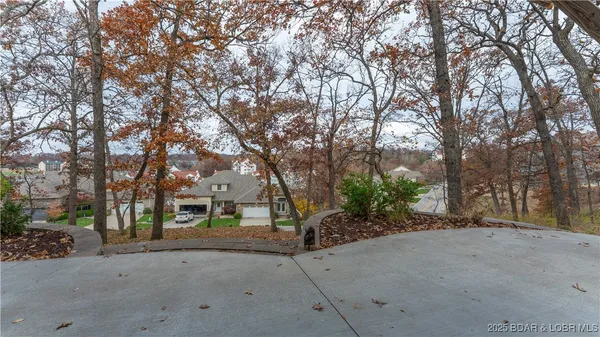 $725,000 | 135 Windjammer Estates Drive, Lake Ozark, MO 65049