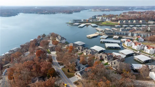 $725,000 | 135 Windjammer Estates Drive, Lake Ozark, MO 65049