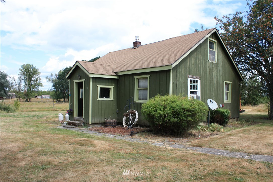 171 Poetsch Road Toledo, WA 98591 - Photo 2 of 23 a front view of a house with garden
