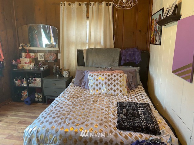 171 Poetsch Road Toledo, WA 98591 - Photo 10 of 23 a large bed sitting in a bedroom next to a window