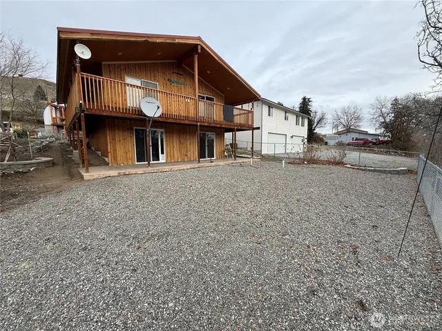 $650,000 | 505 Beach Street, Pateros, WA 98846
