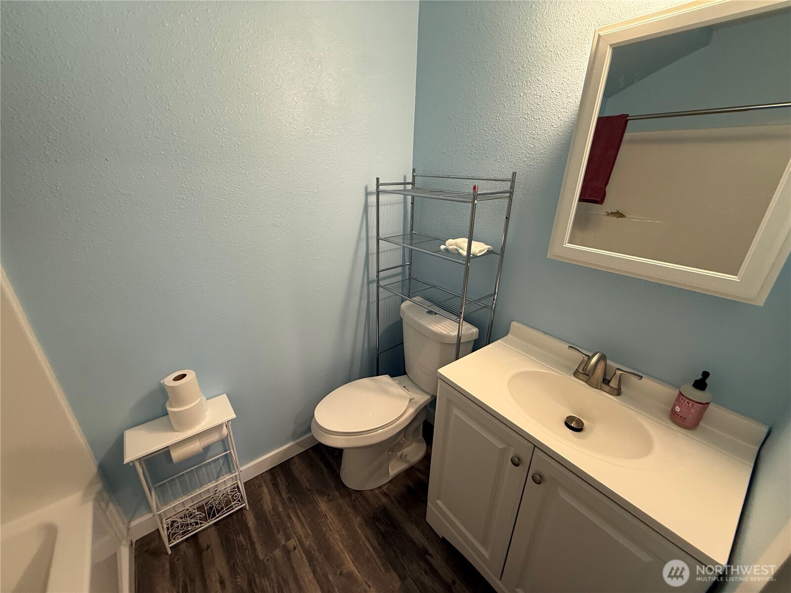 505 Beach Street Pateros, WA 98846 - Photo 12 of 36 a bathroom with a sink and a mirror