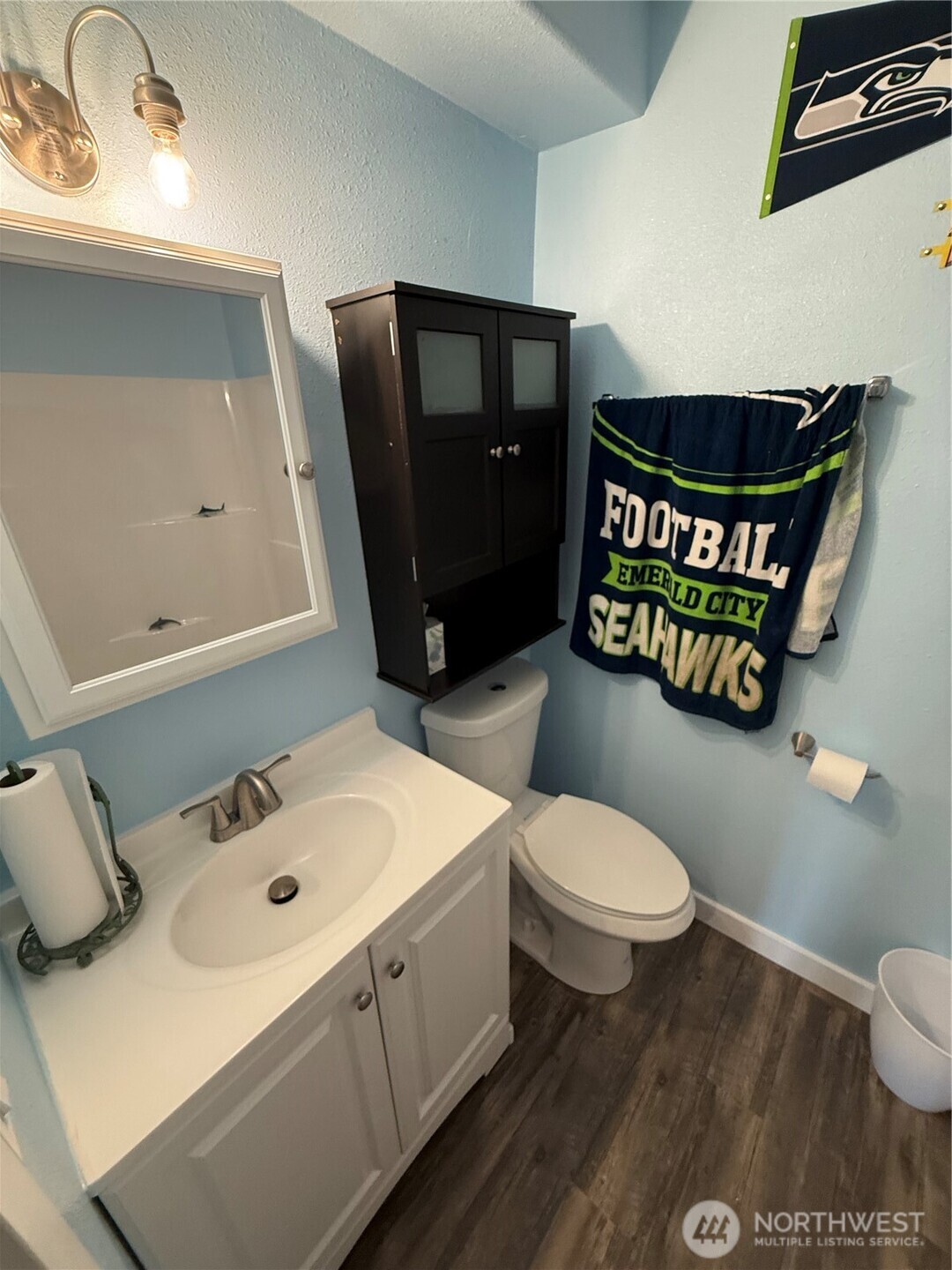 505 Beach Street Pateros, WA 98846 - Photo 15 of 36 a bathroom with a sink toilet and mirror