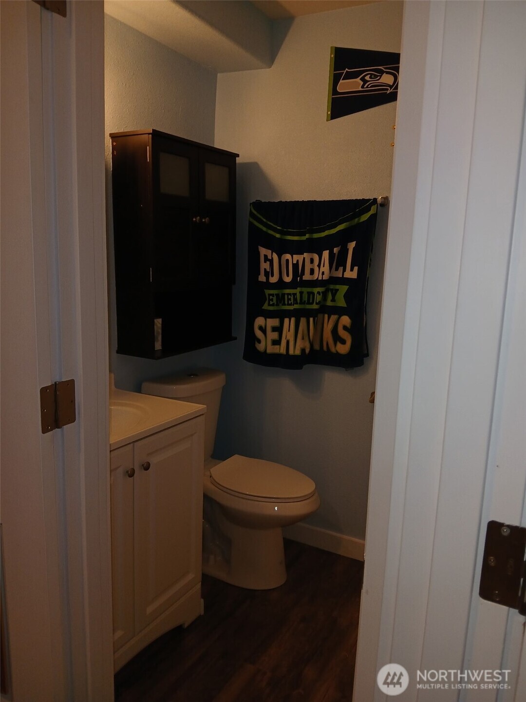 505 Beach Street Pateros, WA 98846 - Photo 19 of 36 a bathroom with a toilet and a shower