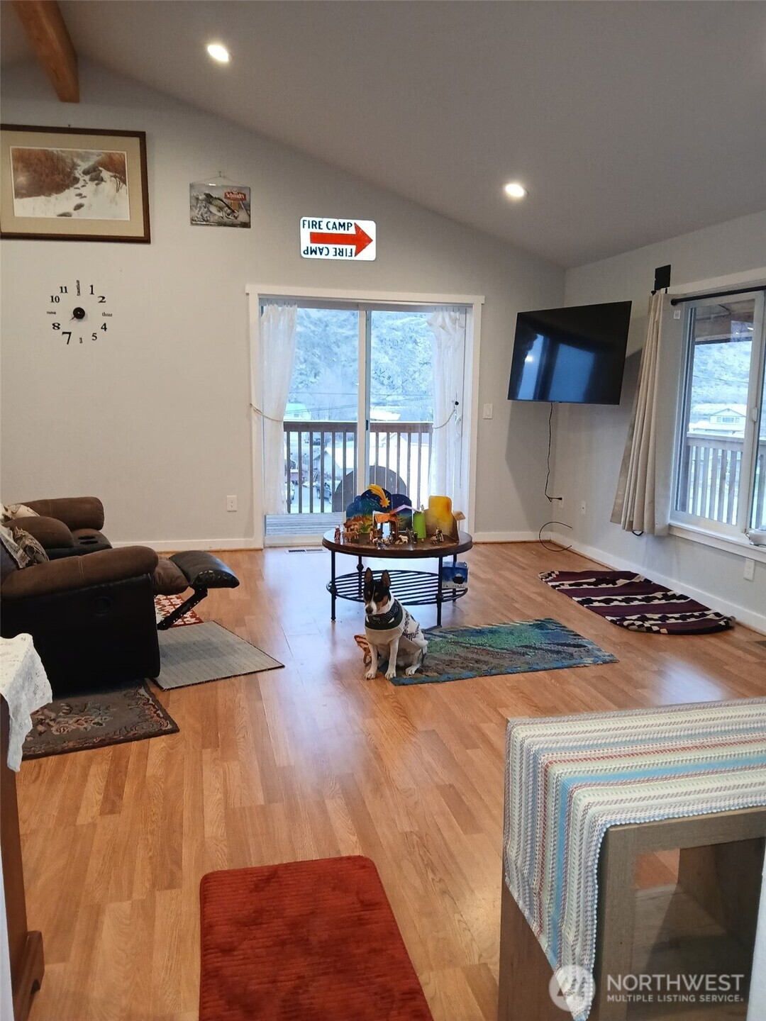 505 Beach Street Pateros, WA 98846 - Photo 30 of 36 a living room with furniture and a flat screen tv