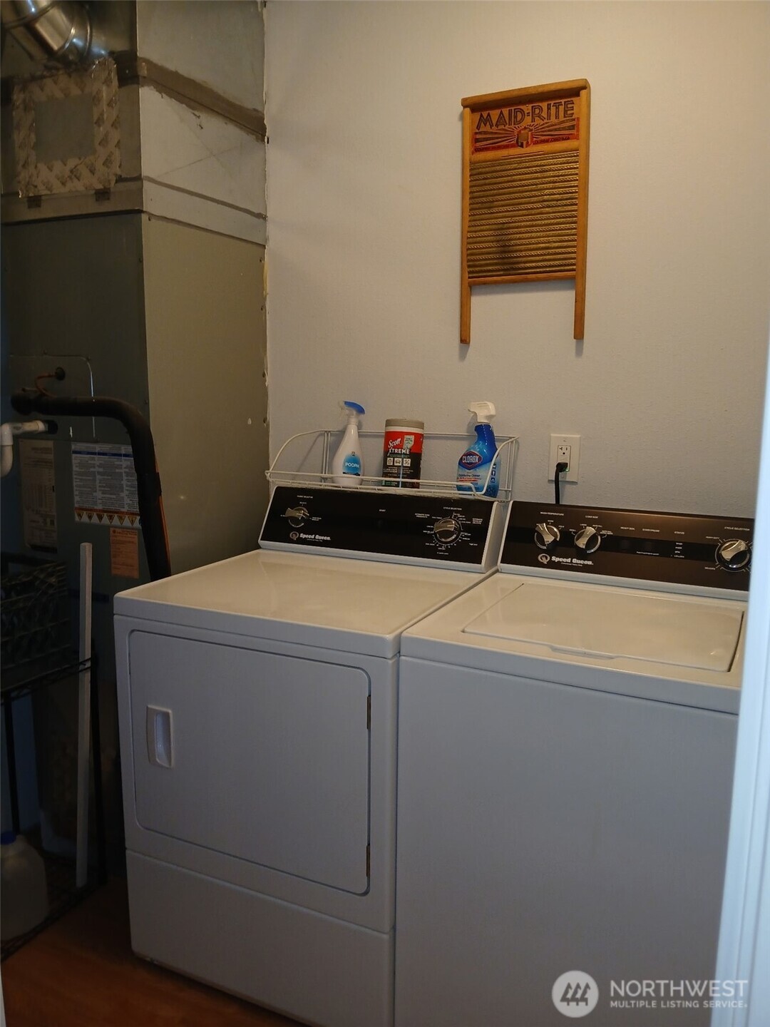 505 Beach Street Pateros, WA 98846 - Photo 32 of 36 a utility room with dryer and washer