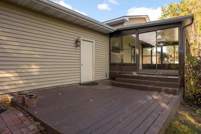 $2,845 | 15625 46th Avenue North, Plymouth, MN 55446