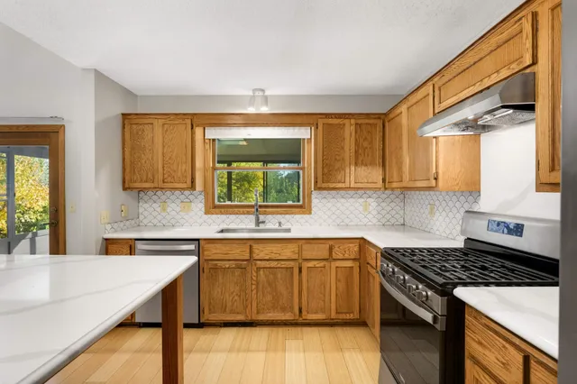 $2,845 | 15625 46th Avenue North, Plymouth, MN 55446