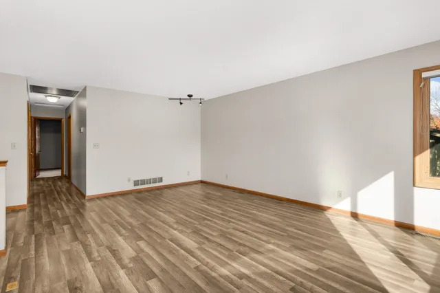 $2,845 | 15625 46th Avenue North, Plymouth, MN 55446