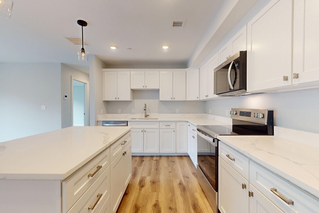 610 Salem Street, Unit 301 Wakefield, MA 01880 - Photo 4 of 28