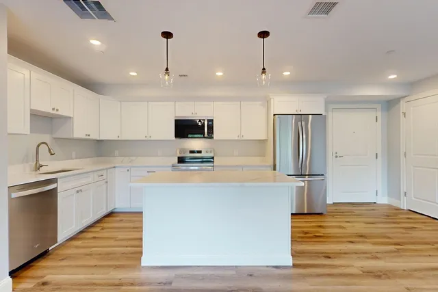 $3,200 | 610 Salem Street, Unit 301, Wakefield, MA 01880