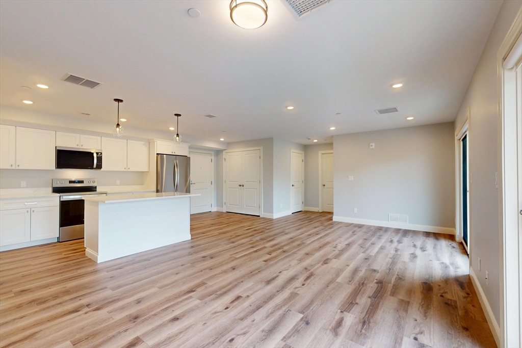 610 Salem Street, Unit 301 Wakefield, MA 01880 - Photo 8 of 28