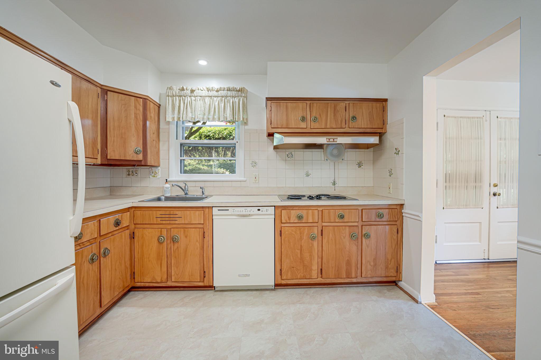 8504 Sundale Drive Silver Spring, MD 20910 - Photo 11 of 39