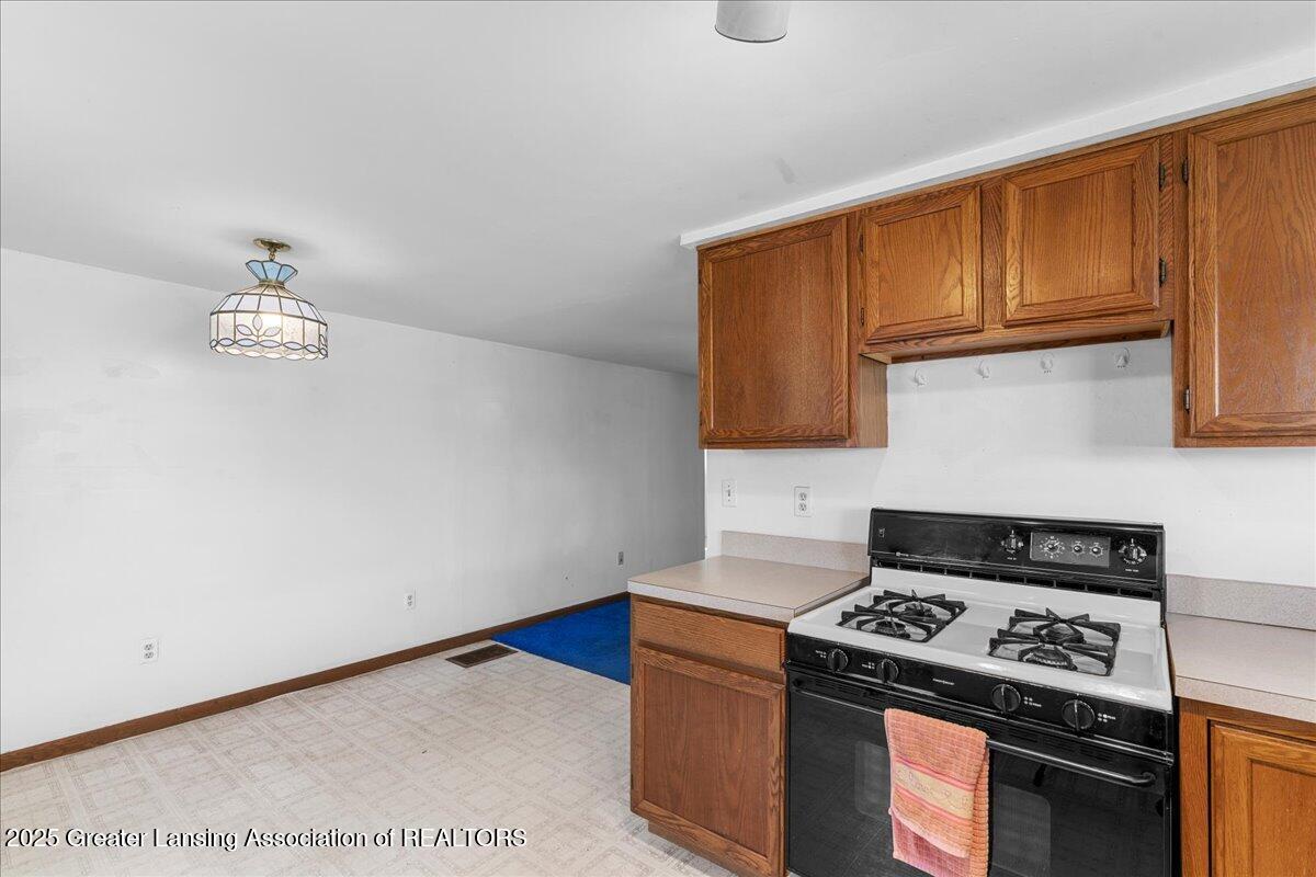 5178 Bell Oak Road East Webberville, MI 48892 - Photo 11 of 30 14-Media Jett - 09