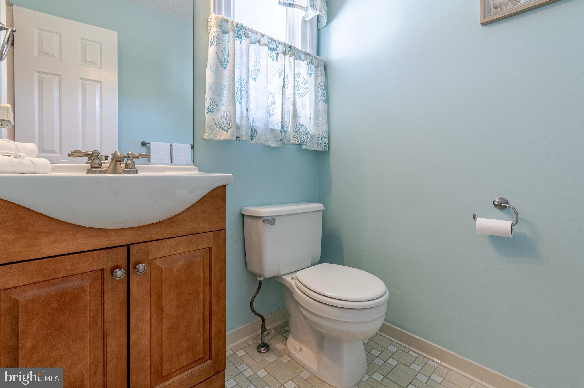 1508 Calvert Road Chester, MD 21619 - Photo 17 of 69 Main Level Powder Room