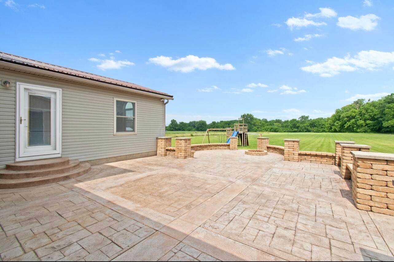 2918 Winnemac Pike La Rue, OH 43332 - Photo 7 of 38 Patio