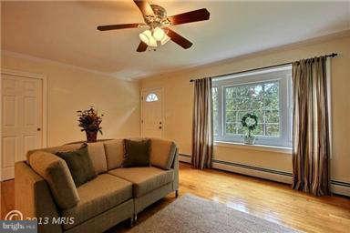 4215 Rinehart Road Westminster, MD 21158 - Photo 4 of 22 Interior (General)