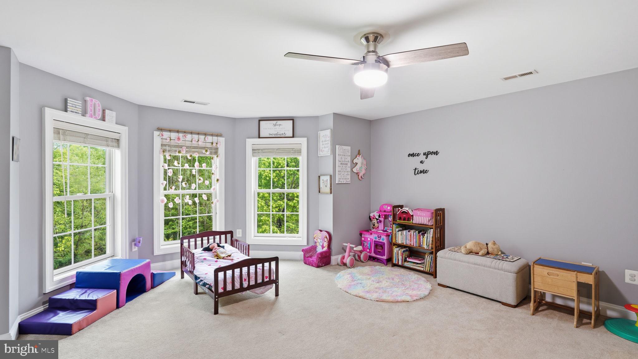 15613 Thoroughfare Road Gainesville, VA 20155 - Photo 35 of 63 a living room with furniture and a large window